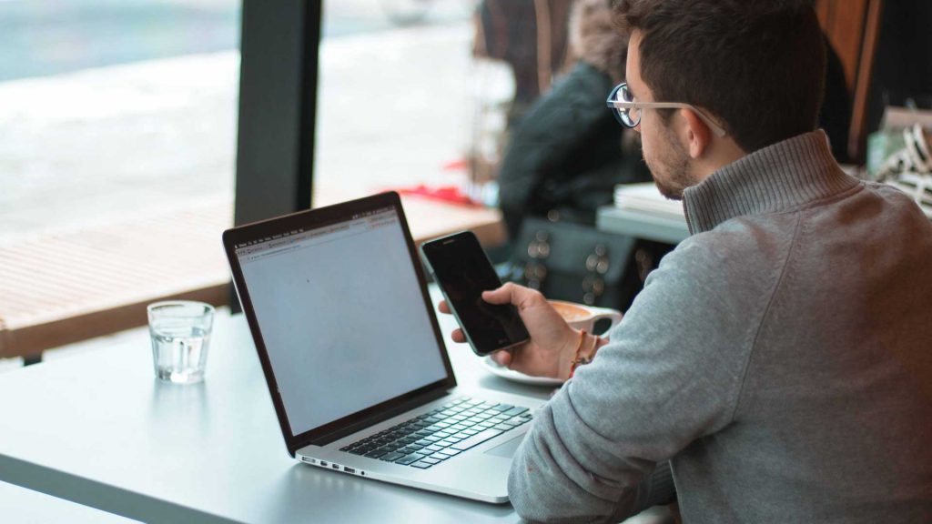 Why-The-Full-Time-Remote-Jobs-Beat-the-Office-Work-on-civicdaily
