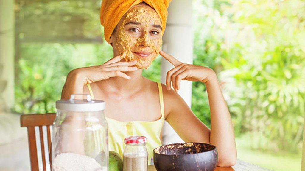 6-At-Home-DIY-Face-Mask-Recipes-That-You-Can-Prepare-at-Home-on-civicdaily
