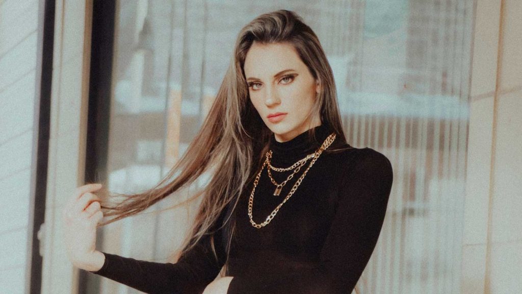 Some-Pro-Tips-to-Get-the-Dream-Hair-Style-for-You-on-civicdaily