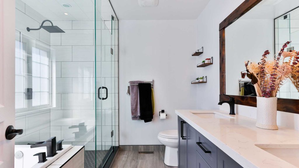 Some-Ideas-to-Make-Great-Log-Cabin-Bathrooms-on-civicdaily