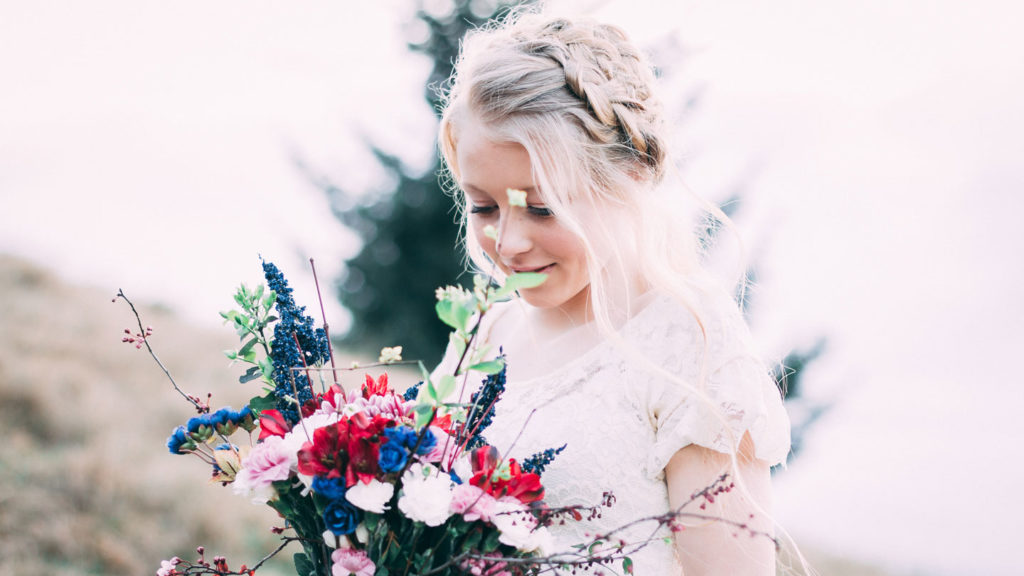 Best-Hairstyle-Trend-for-the-Wedding-Bride,-Bridesmaid-on-civicdaily