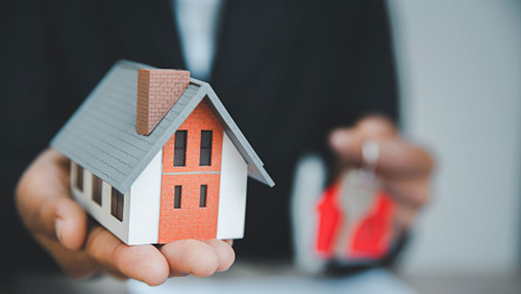 The-Pros-and-Cons-of-Refinancing-Your-Mortgage-on-civicdaily